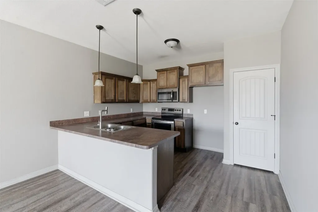 101 W Capps Street Rio Vista TX 76093