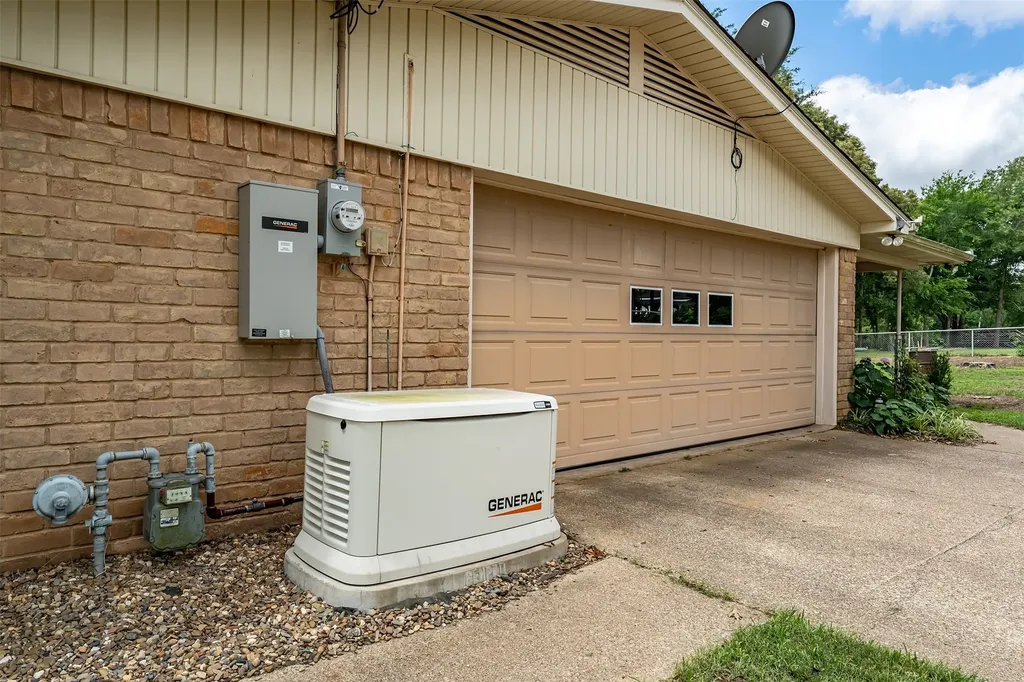 18448 County Road 138 Flint TX 75762