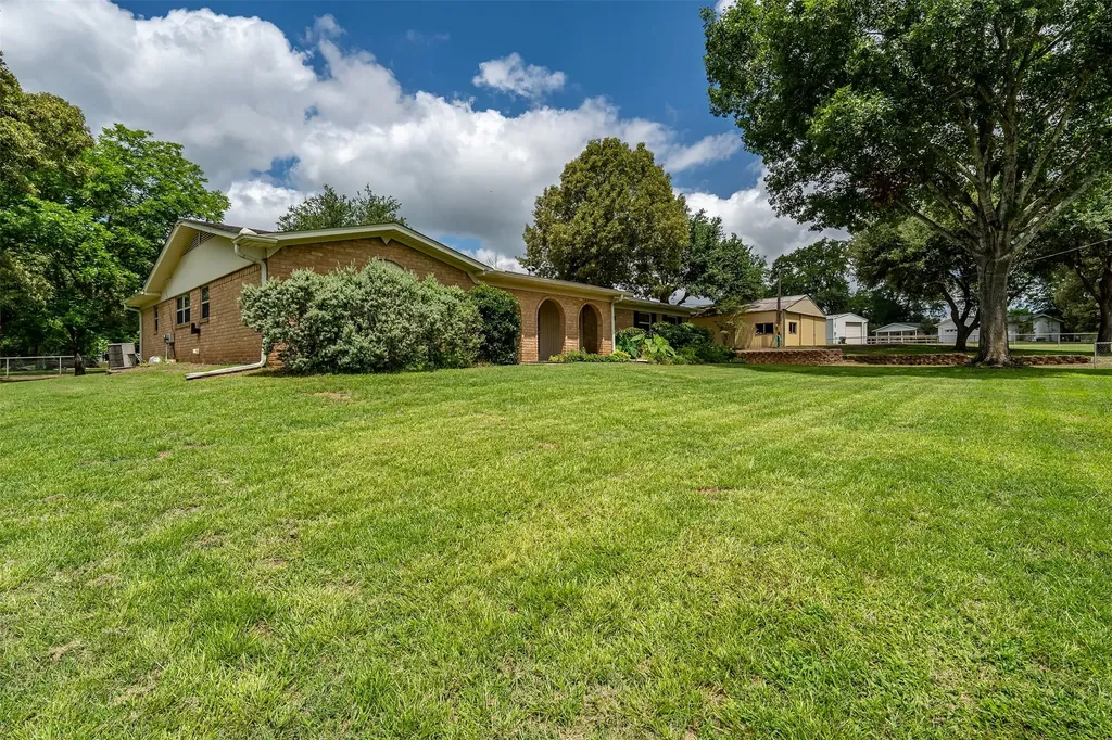 18448 County Road 138 Flint TX 75762