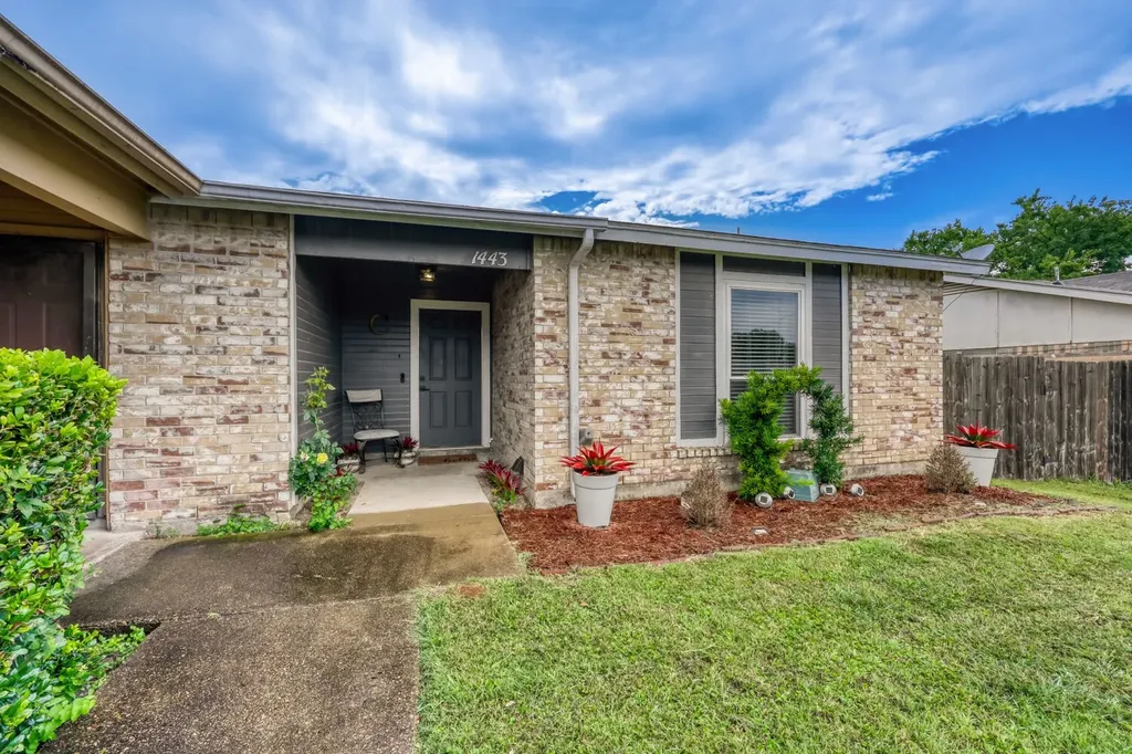 1443 Brook Meadow Circle Lancaster TX 75134