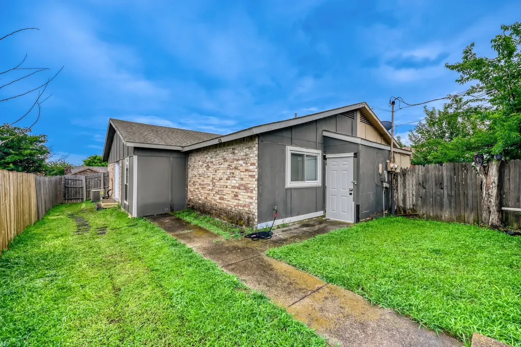 1443 Brook Meadow Circle Lancaster TX 75134