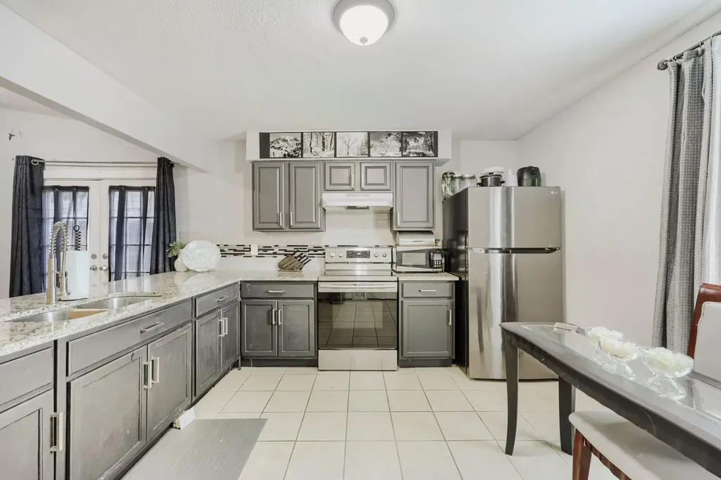 1443 Brook Meadow Circle Lancaster TX 75134