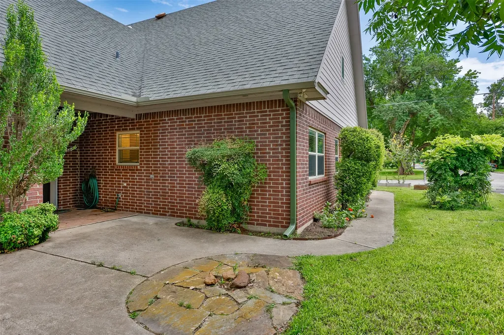 226 Gordon Street Gainesville TX 76240