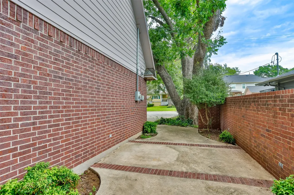 226 Gordon Street Gainesville TX 76240