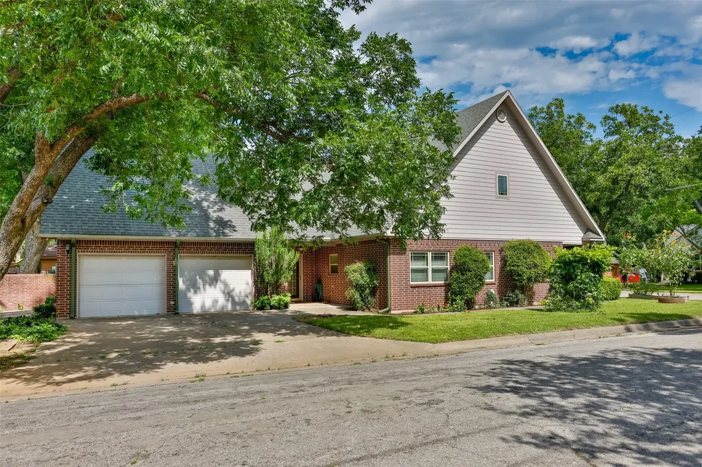 226 Gordon Street Gainesville TX 76240