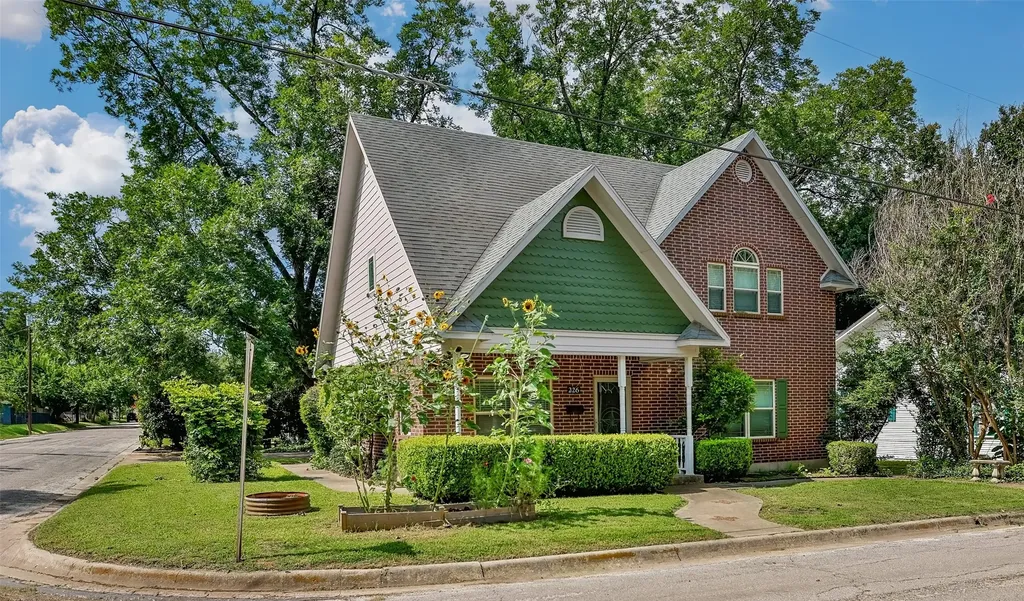 226 Gordon Street Gainesville TX 76240