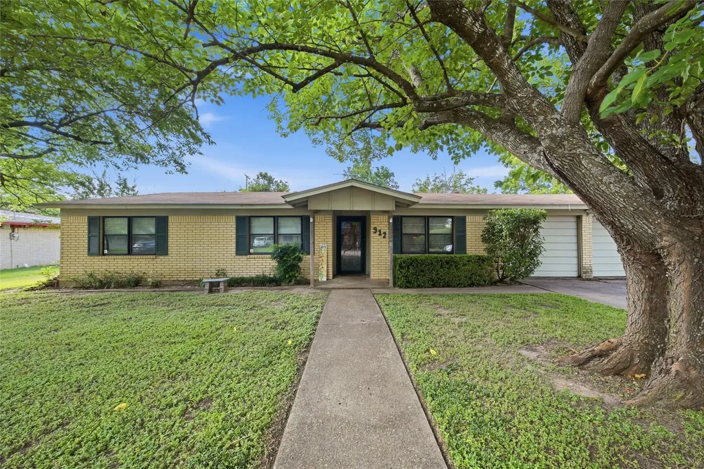 912 W Elizabeth Drive Robinson TX 76706
