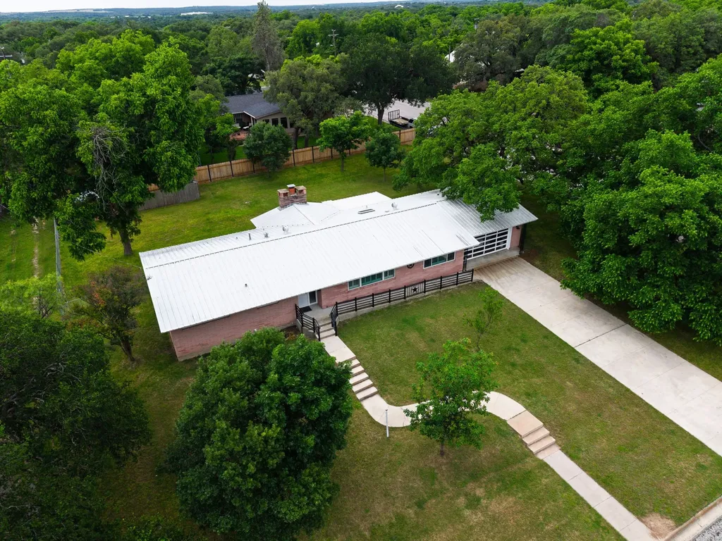 708 W North Avenue Lampasas TX 76550