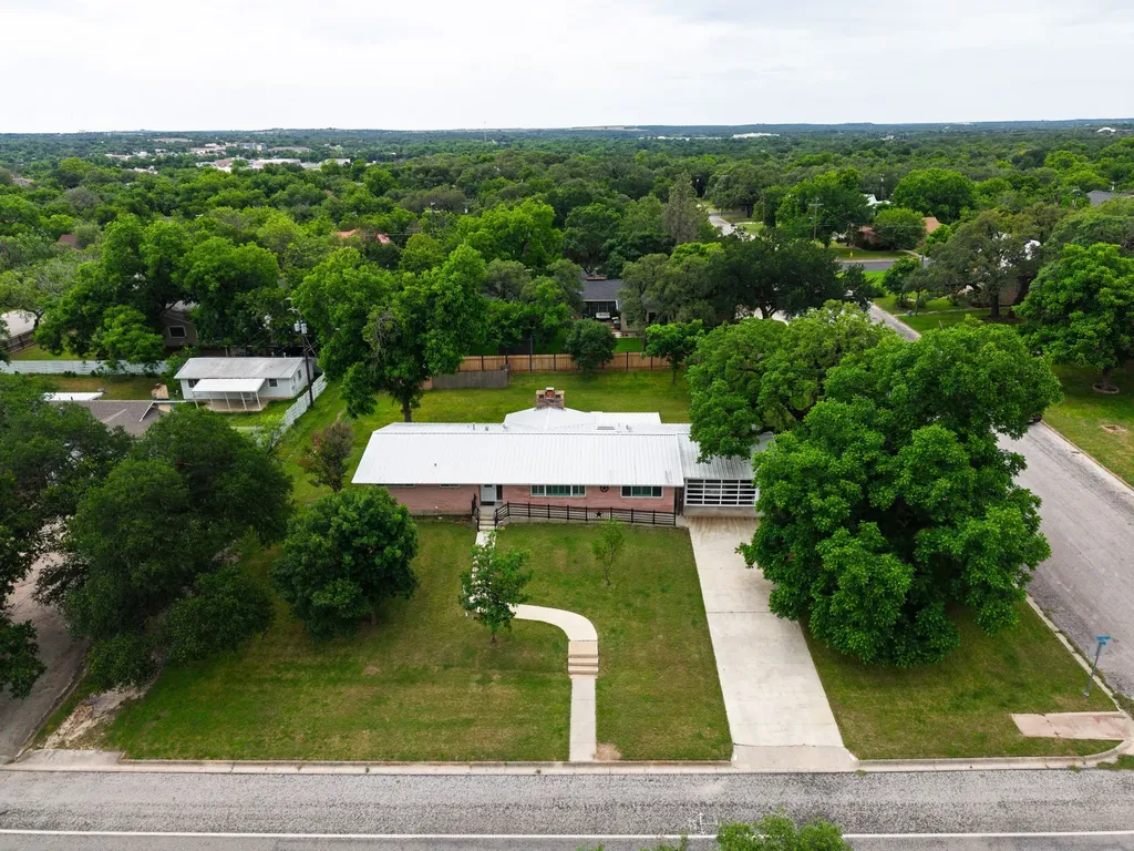 708 W North Avenue Lampasas TX 76550