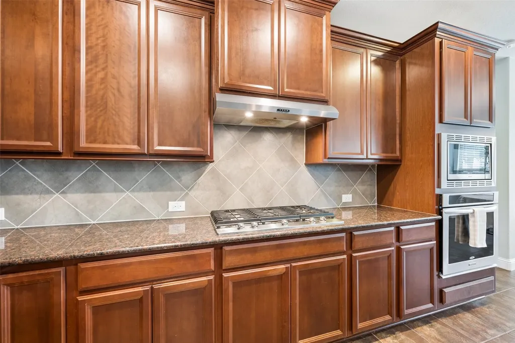 1374 Sandhurst Drive Roanoke TX 76262