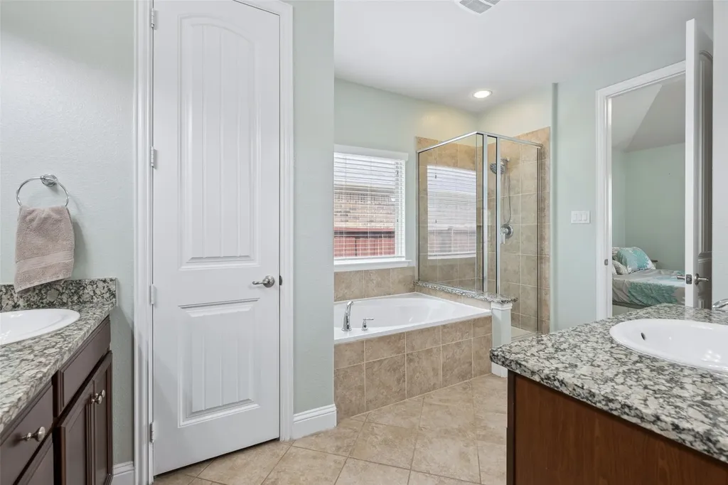 1374 Sandhurst Drive Roanoke TX 76262