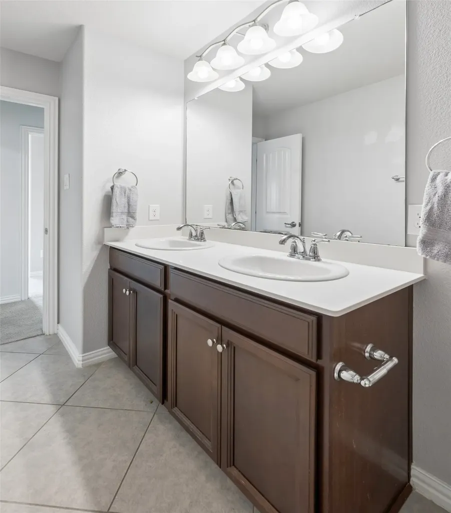 1374 Sandhurst Drive Roanoke TX 76262