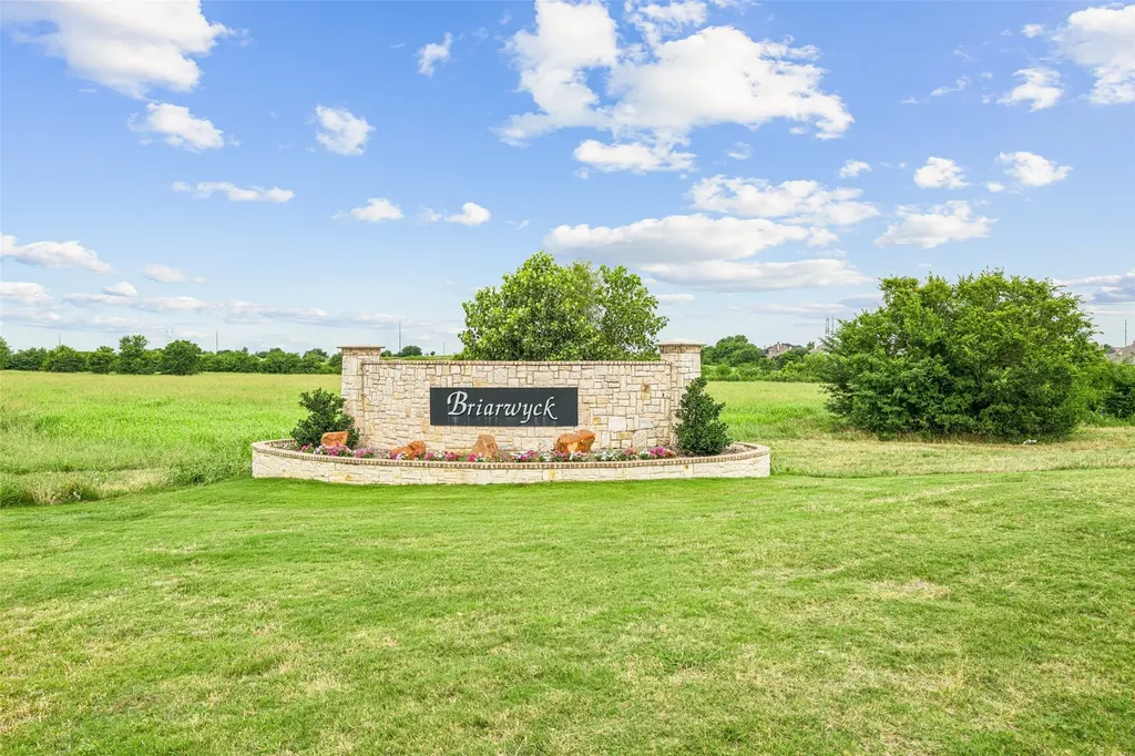 1374 Sandhurst Drive Roanoke TX 76262