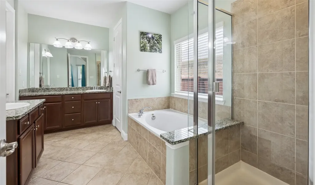 1374 Sandhurst Drive Roanoke TX 76262