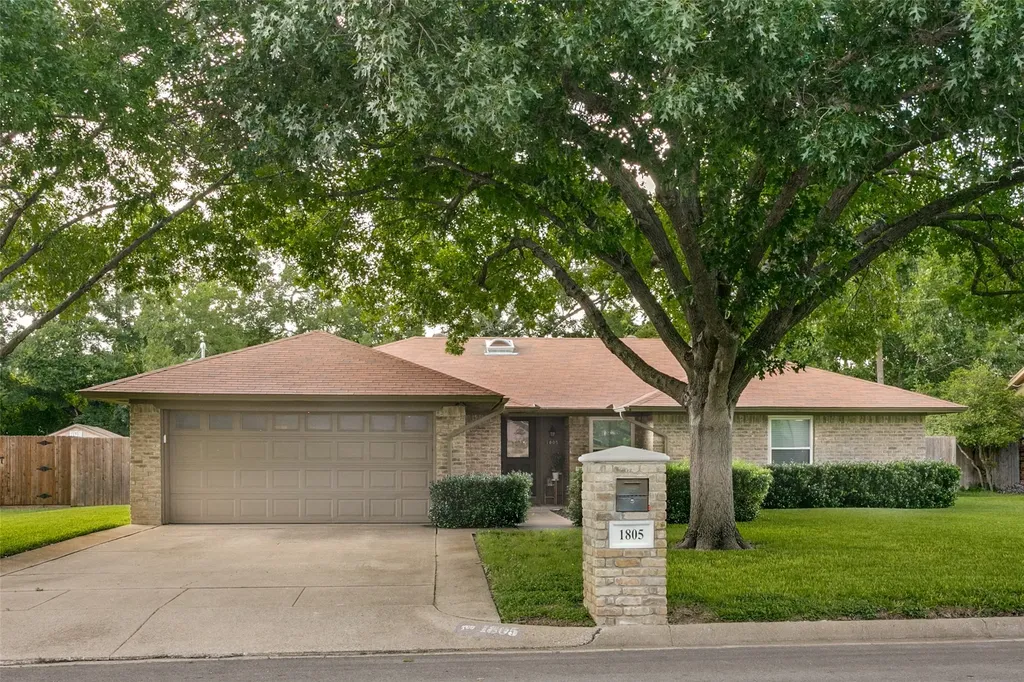 1805 Timbercreek Road Benbrook TX 76126
