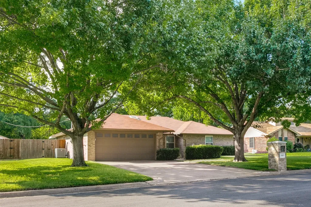1805 Timbercreek Road Benbrook TX 76126