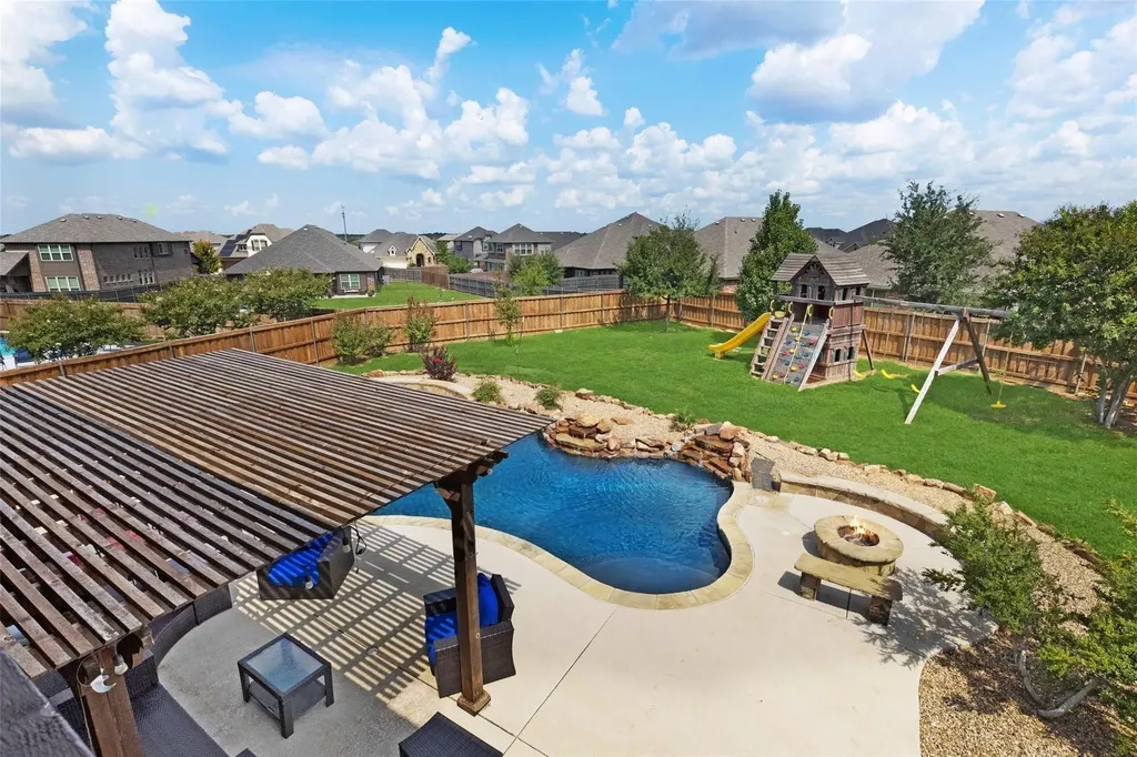 8229 Spitfire Trail Aubrey TX 76227