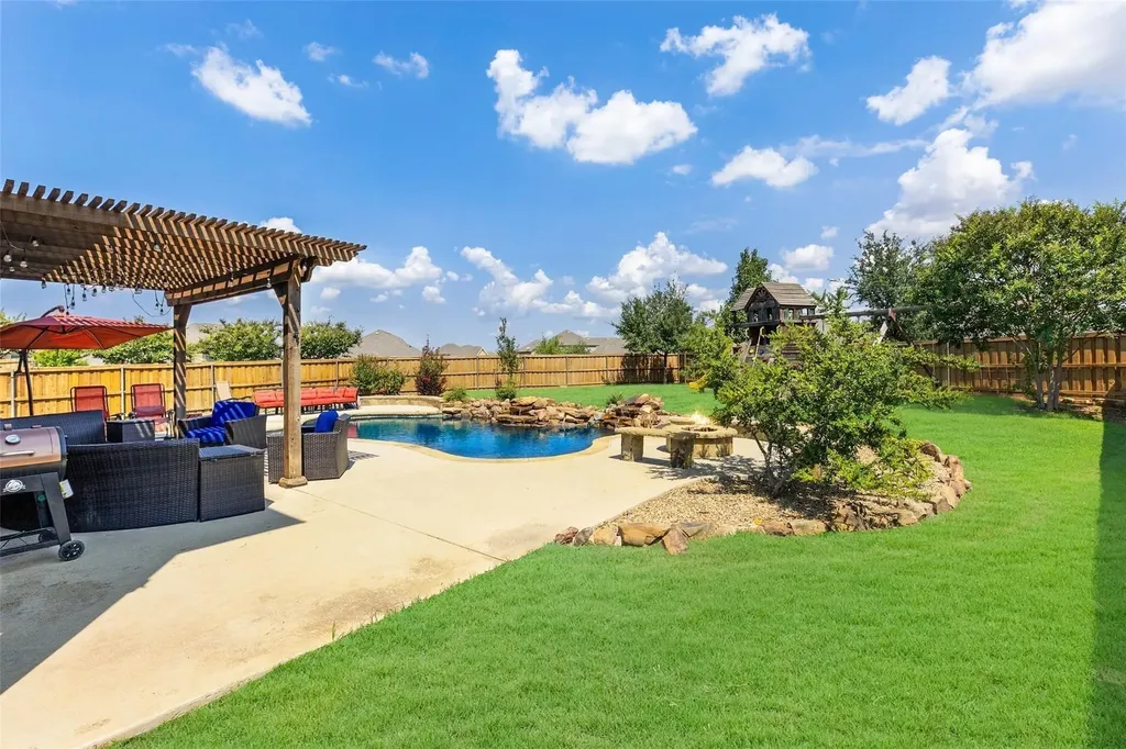 8229 Spitfire Trail Aubrey TX 76227