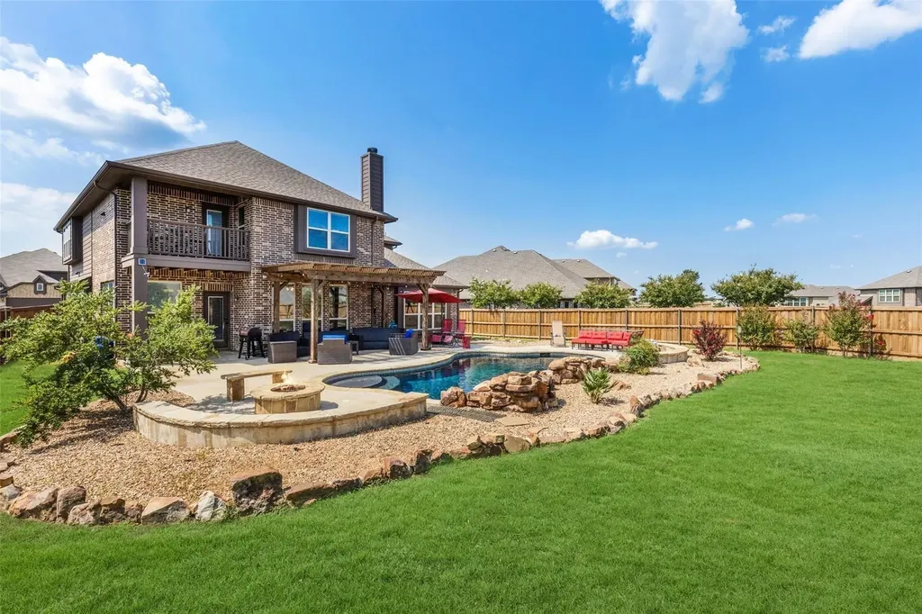 8229 Spitfire Trail Aubrey TX 76227