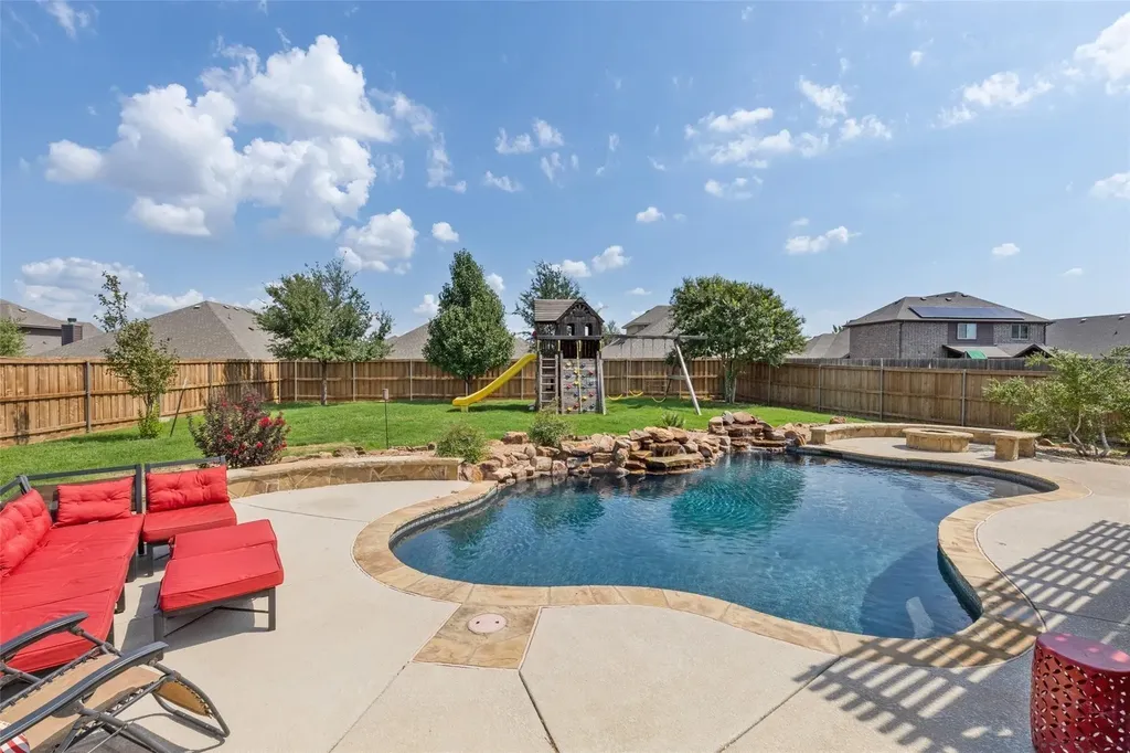 8229 Spitfire Trail Aubrey TX 76227