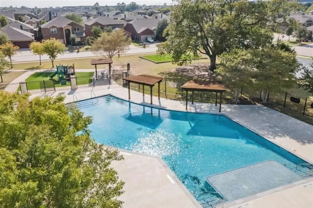 8229 Spitfire Trail Aubrey TX 76227