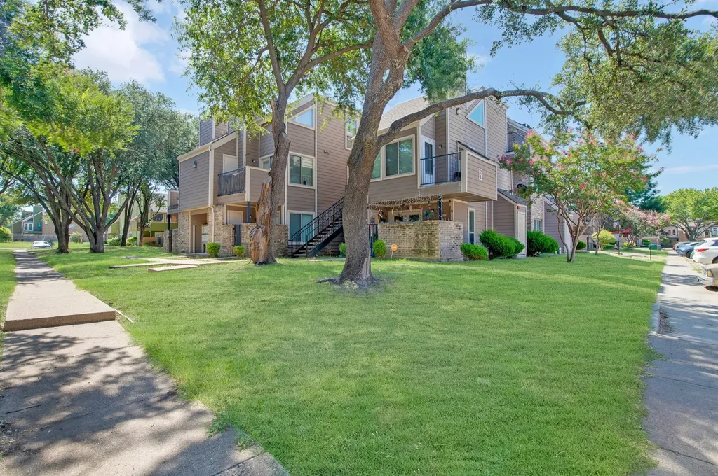 9829 Walnut Street Dallas TX 75243