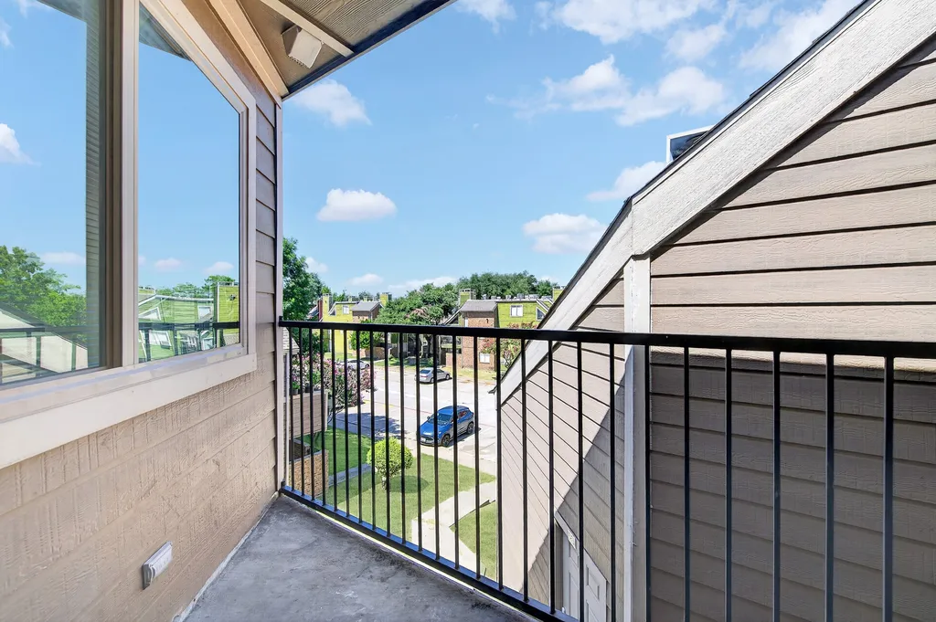 9829 Walnut Street Dallas TX 75243