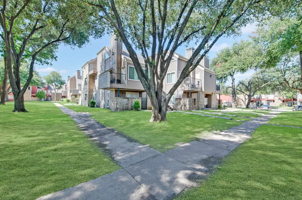 9829 Walnut Street Dallas TX 75243