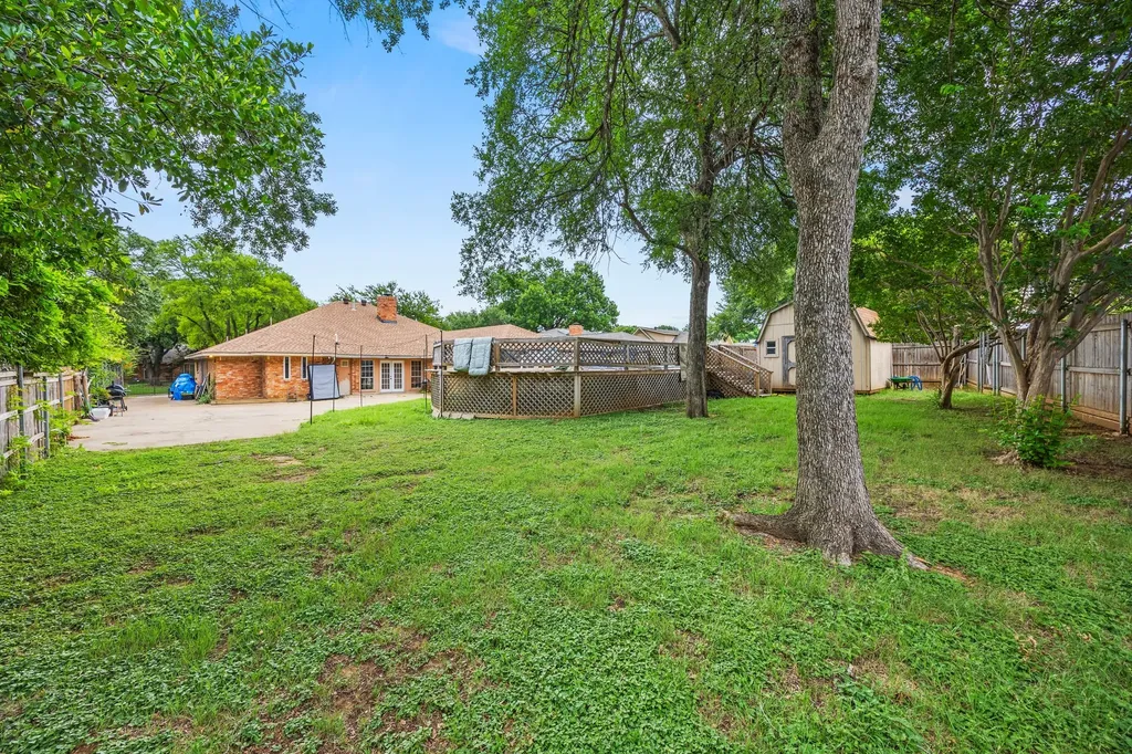 1810 Waterwood Drive Arlington TX 76012
