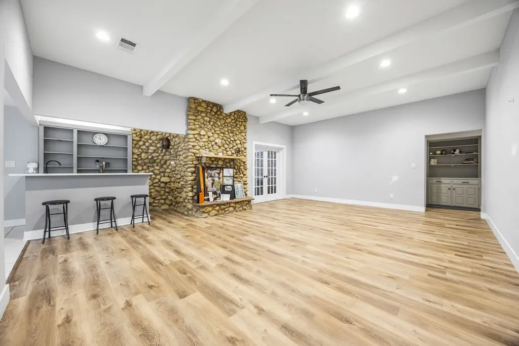 1810 Waterwood Drive Arlington TX 76012