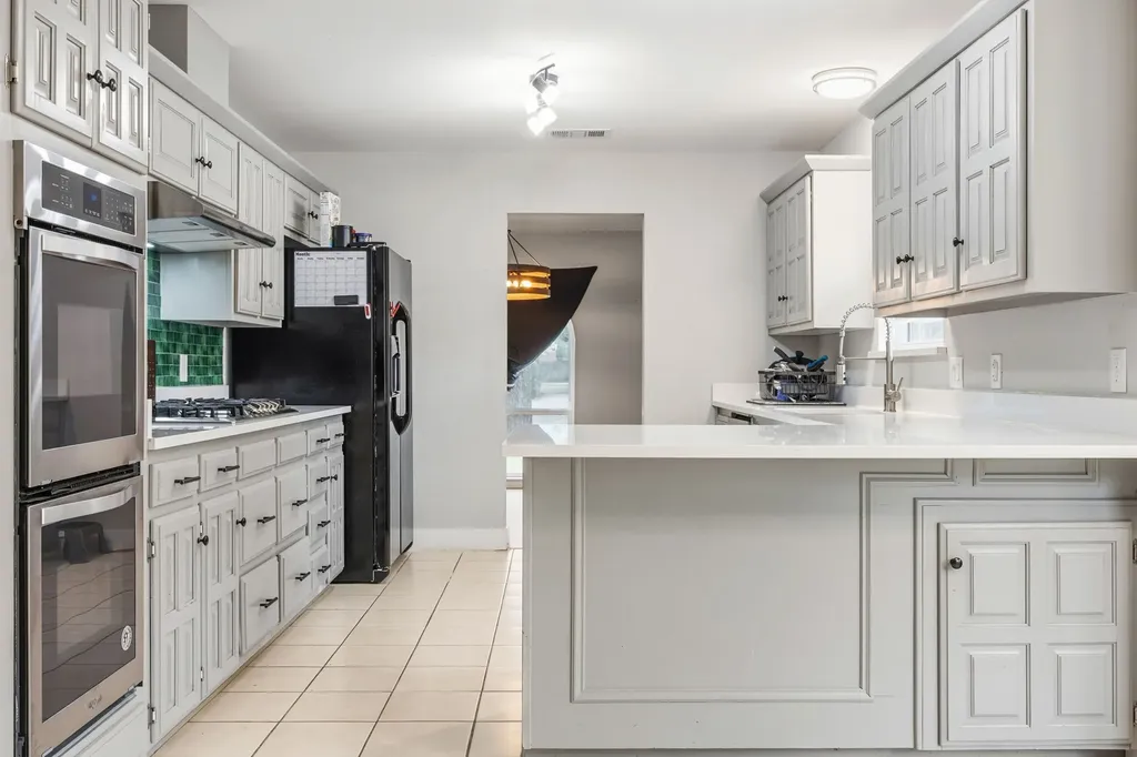 1810 Waterwood Drive Arlington TX 76012