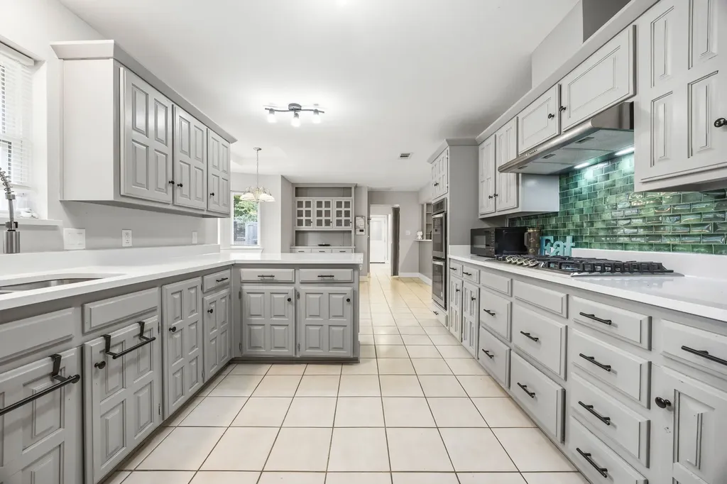 1810 Waterwood Drive Arlington TX 76012