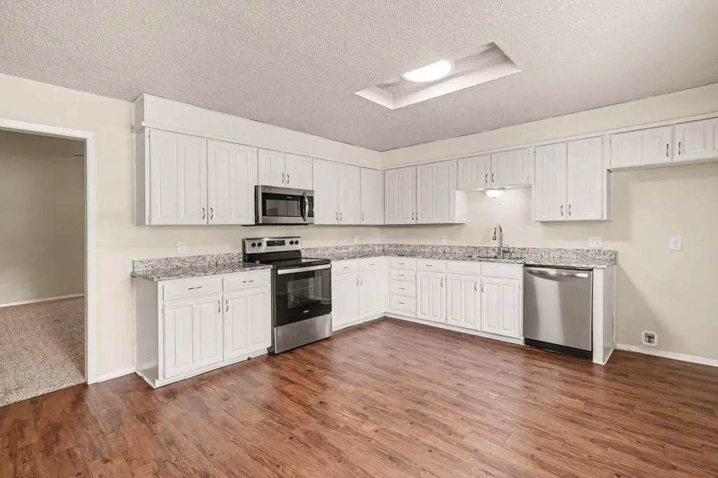 1405 Trammell Drive Benbrook TX 76126