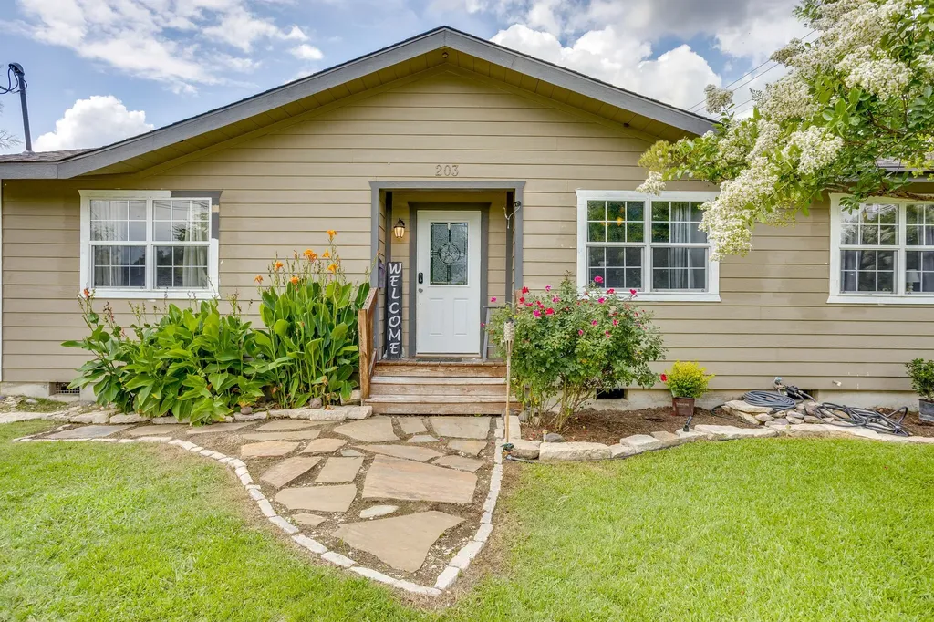 203 E Henderson Street Itasca TX 76055