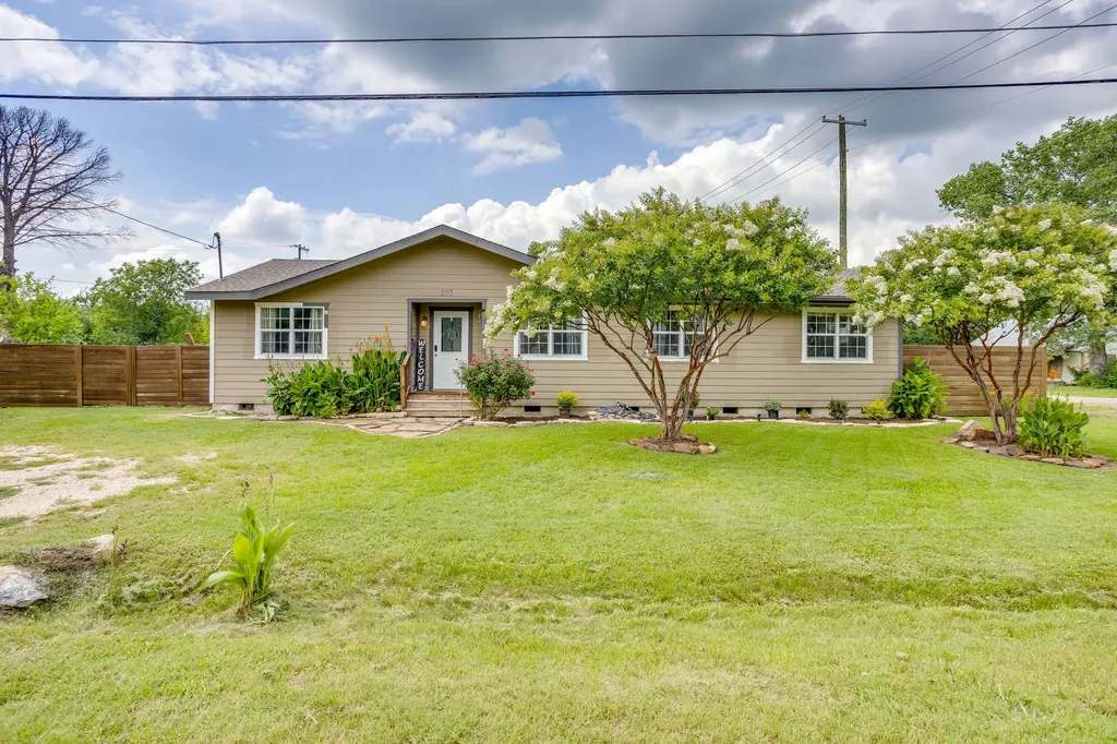 203 E Henderson Street Itasca TX 76055