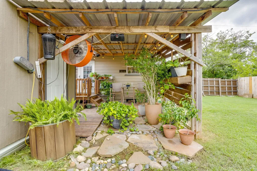 203 E Henderson Street Itasca TX 76055