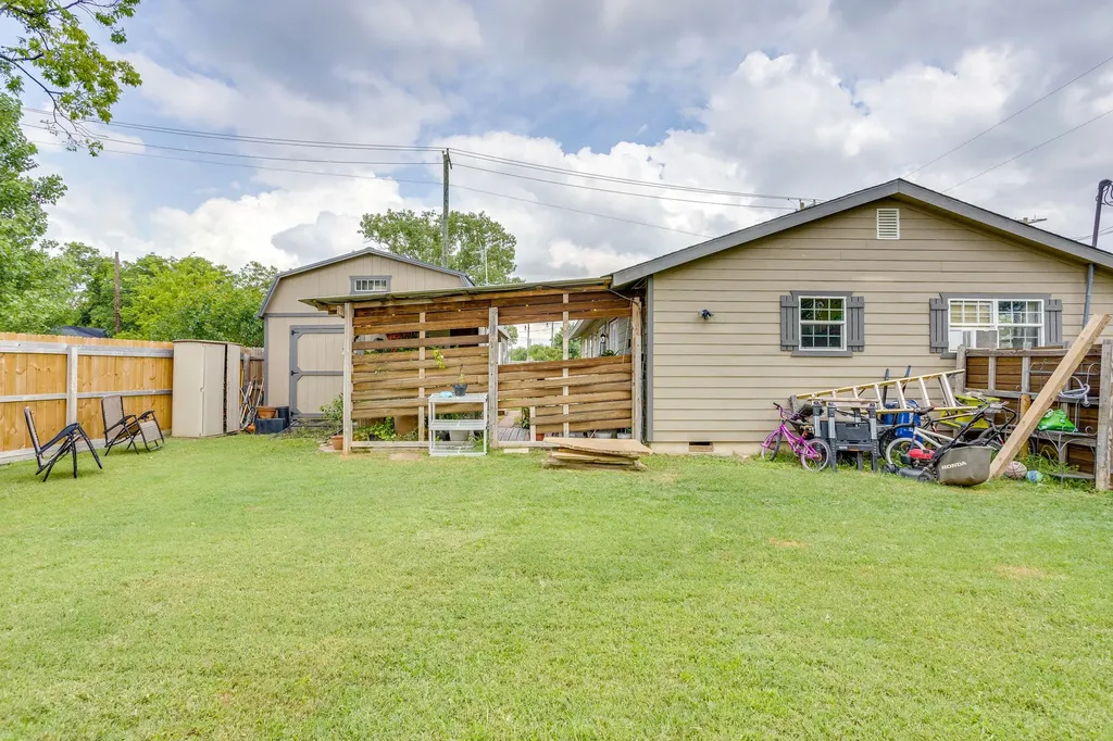 203 E Henderson Street Itasca TX 76055