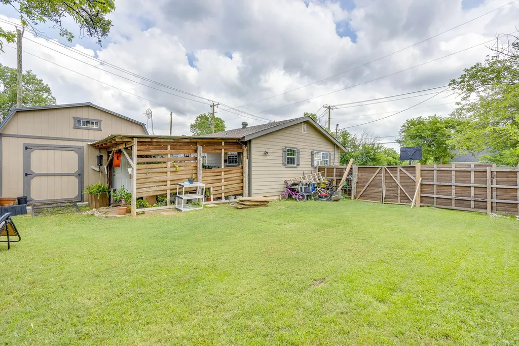 203 E Henderson Street Itasca TX 76055