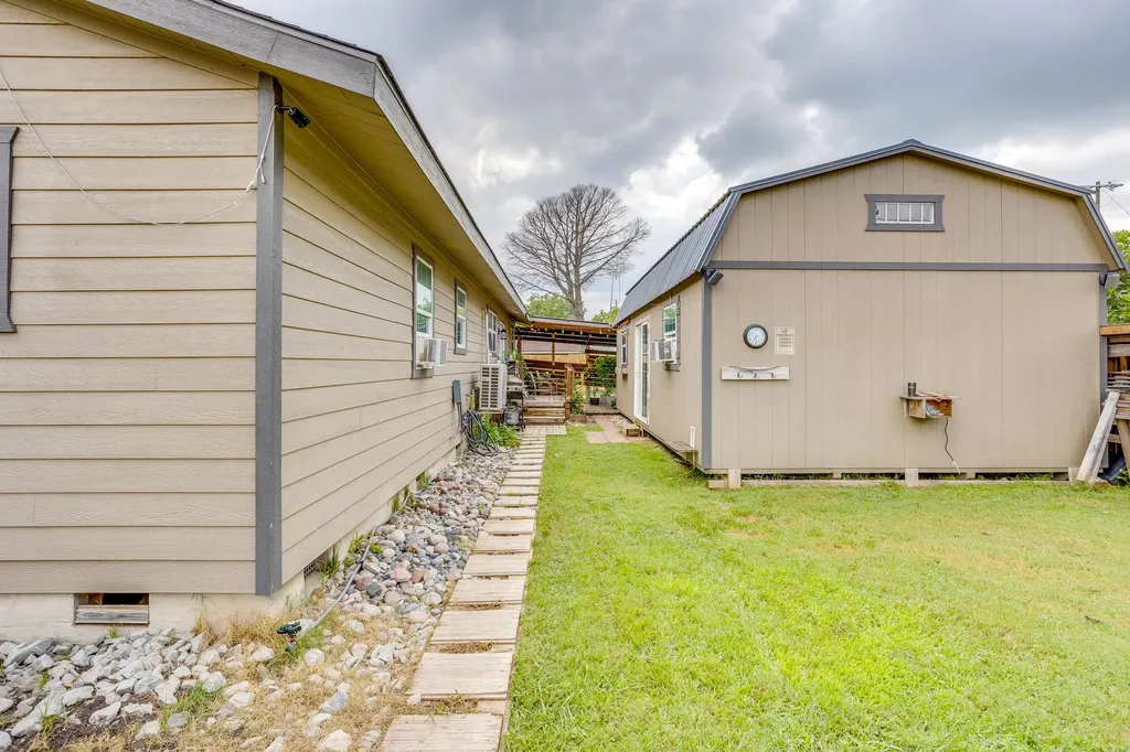 203 E Henderson Street Itasca TX 76055