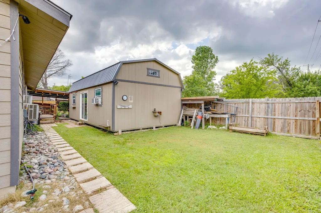 203 E Henderson Street Itasca TX 76055