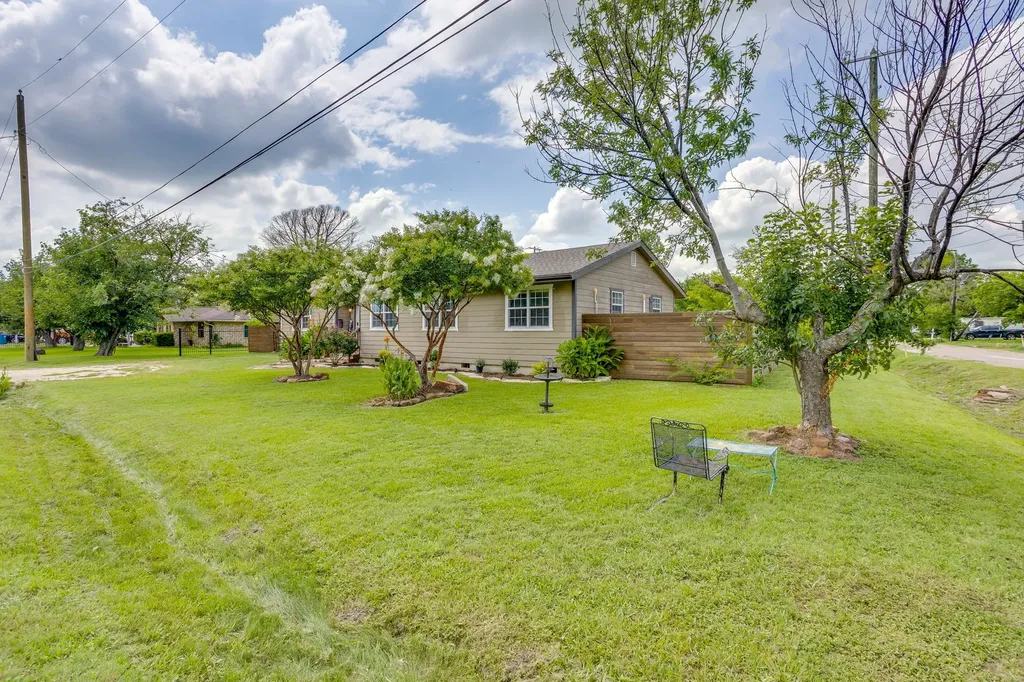 203 E Henderson Street Itasca TX 76055