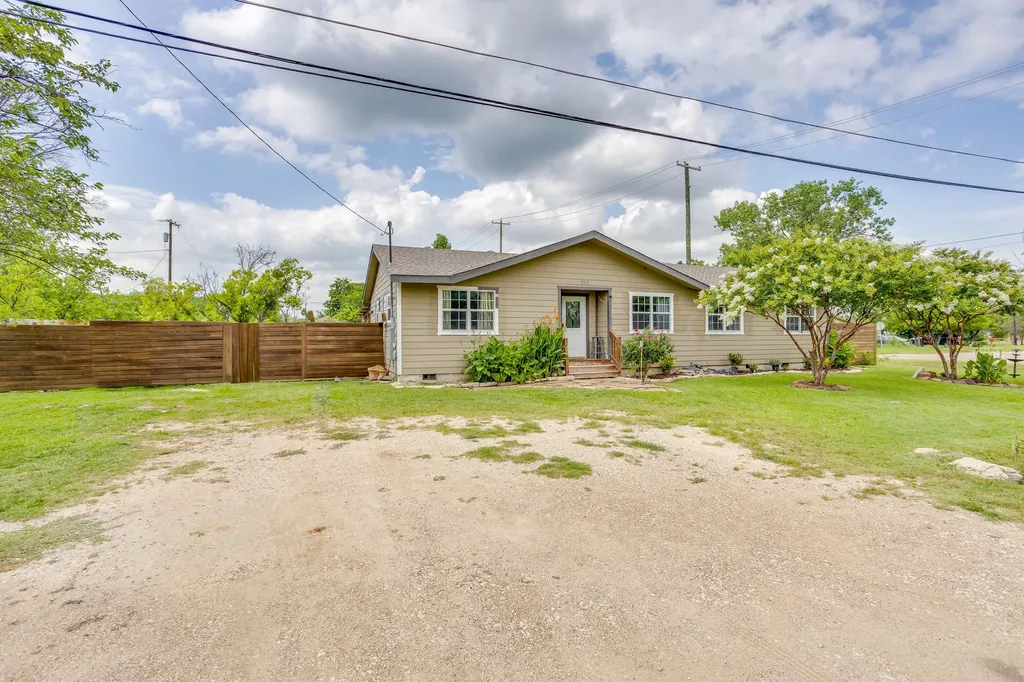 203 E Henderson Street Itasca TX 76055