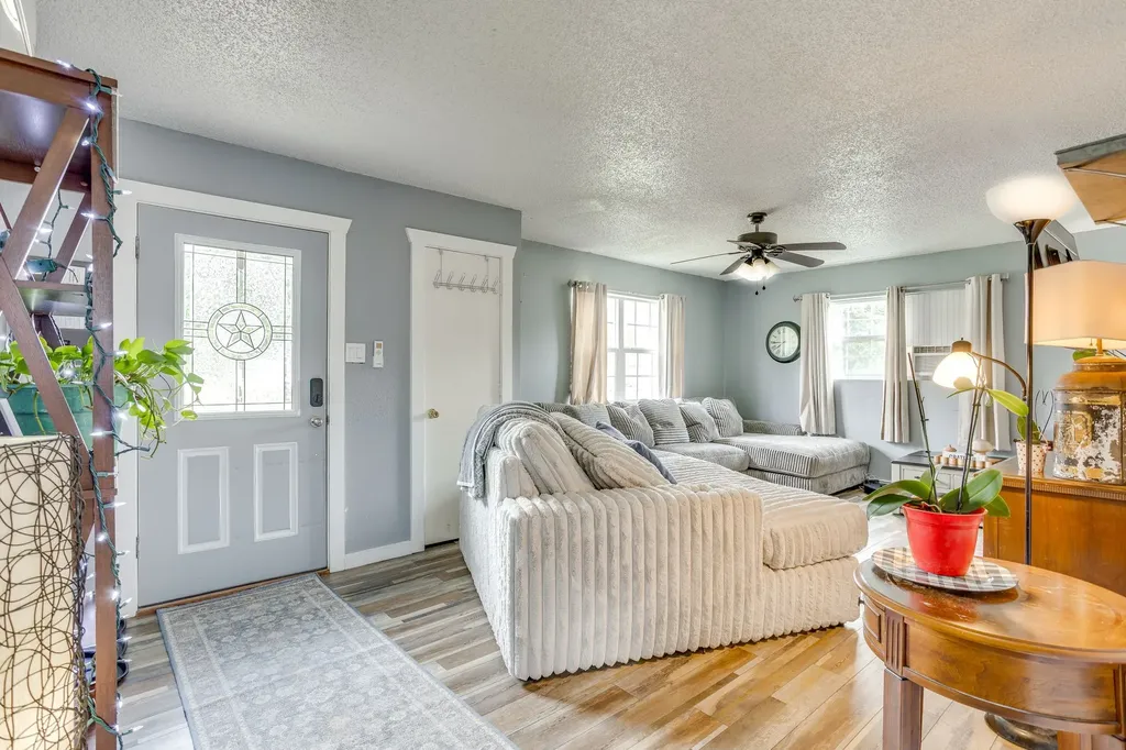 203 E Henderson Street Itasca TX 76055
