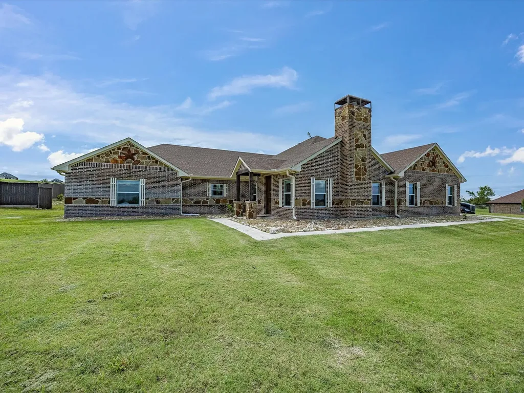 1032 Justin Drive Springtown TX 76082
