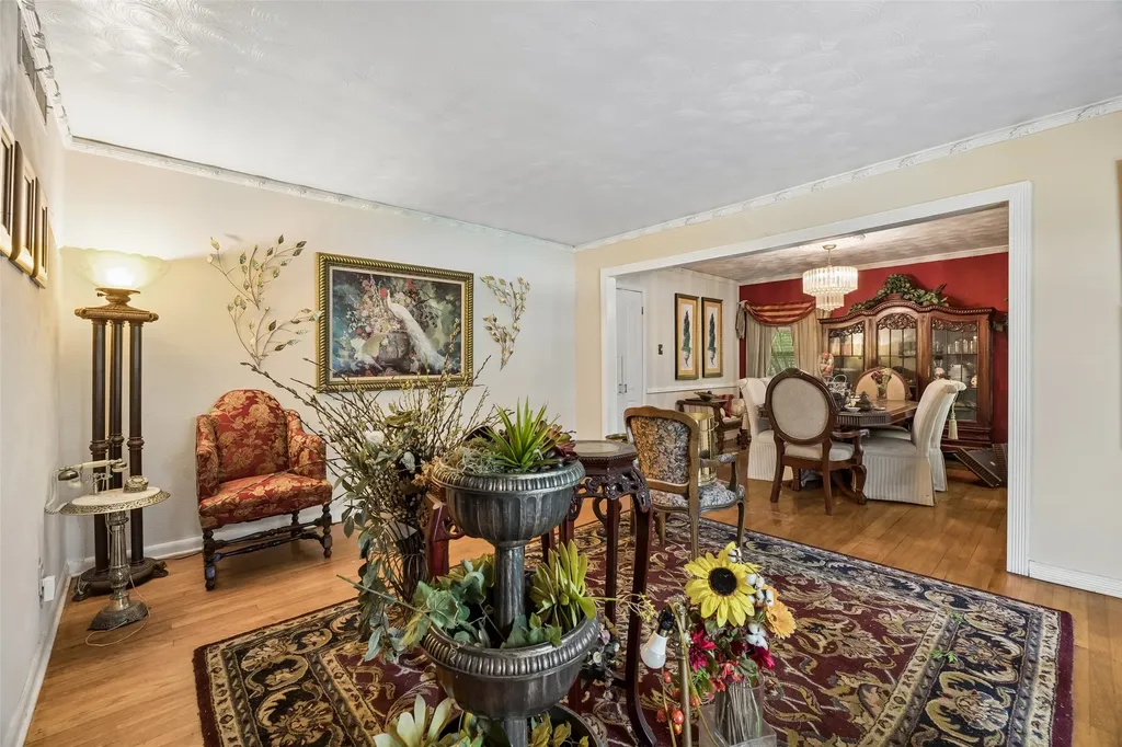 724 W Five Mile Parkway Dallas TX 75224