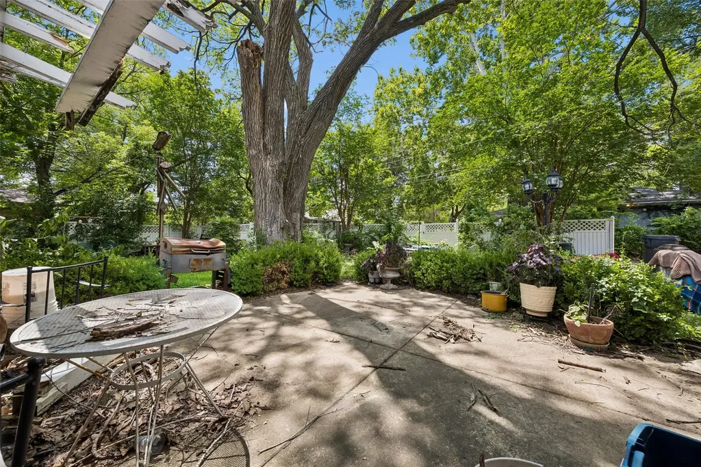 724 W Five Mile Parkway Dallas TX 75224
