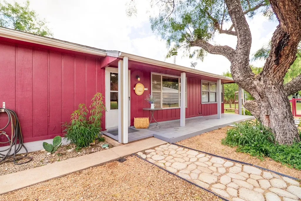 207 Center Brady TX 76825