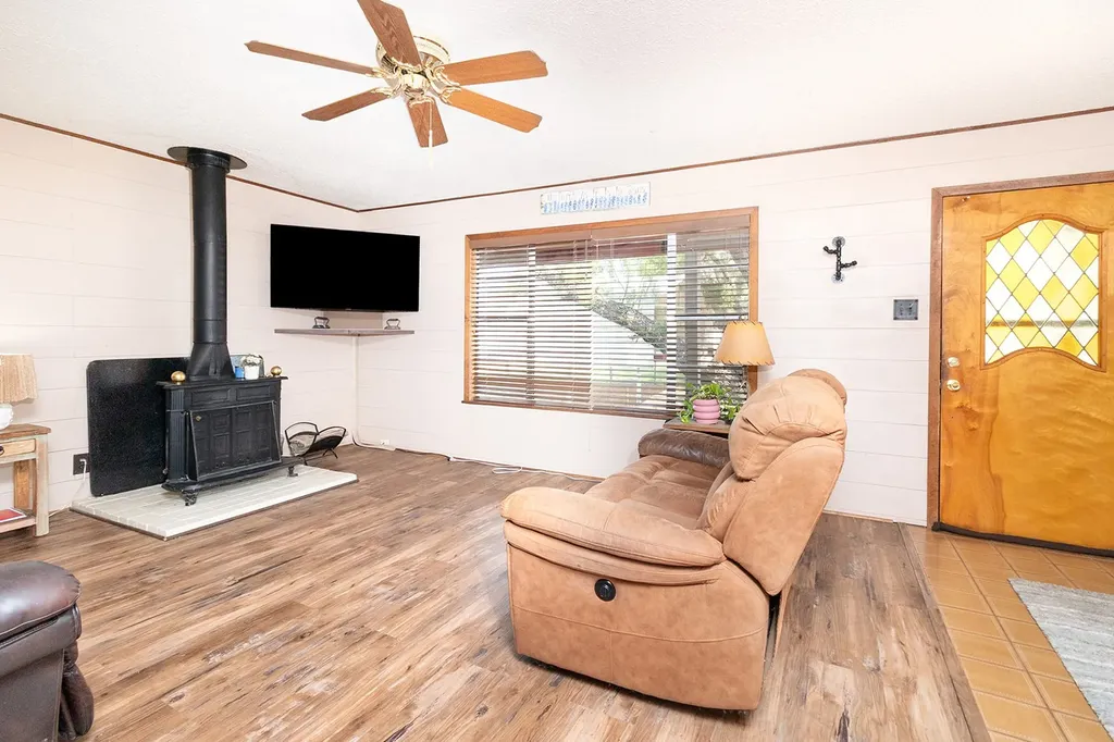 207 Center Brady TX 76825