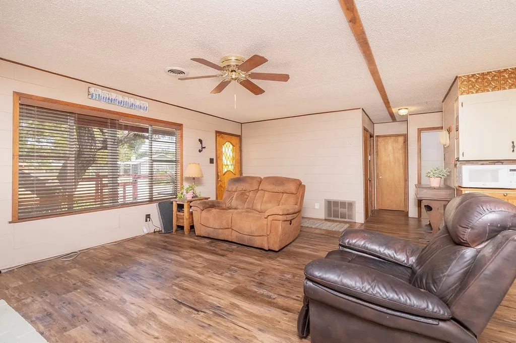 207 Center Brady TX 76825