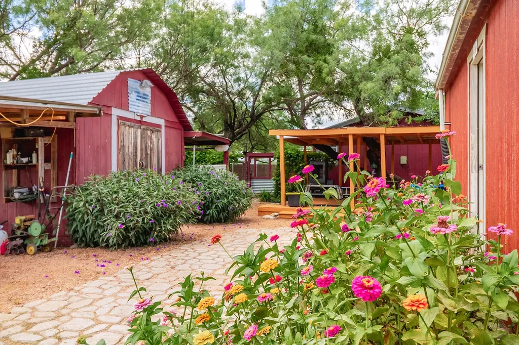 207 Center Brady TX 76825